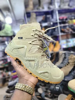 Lowa Boots Khaki