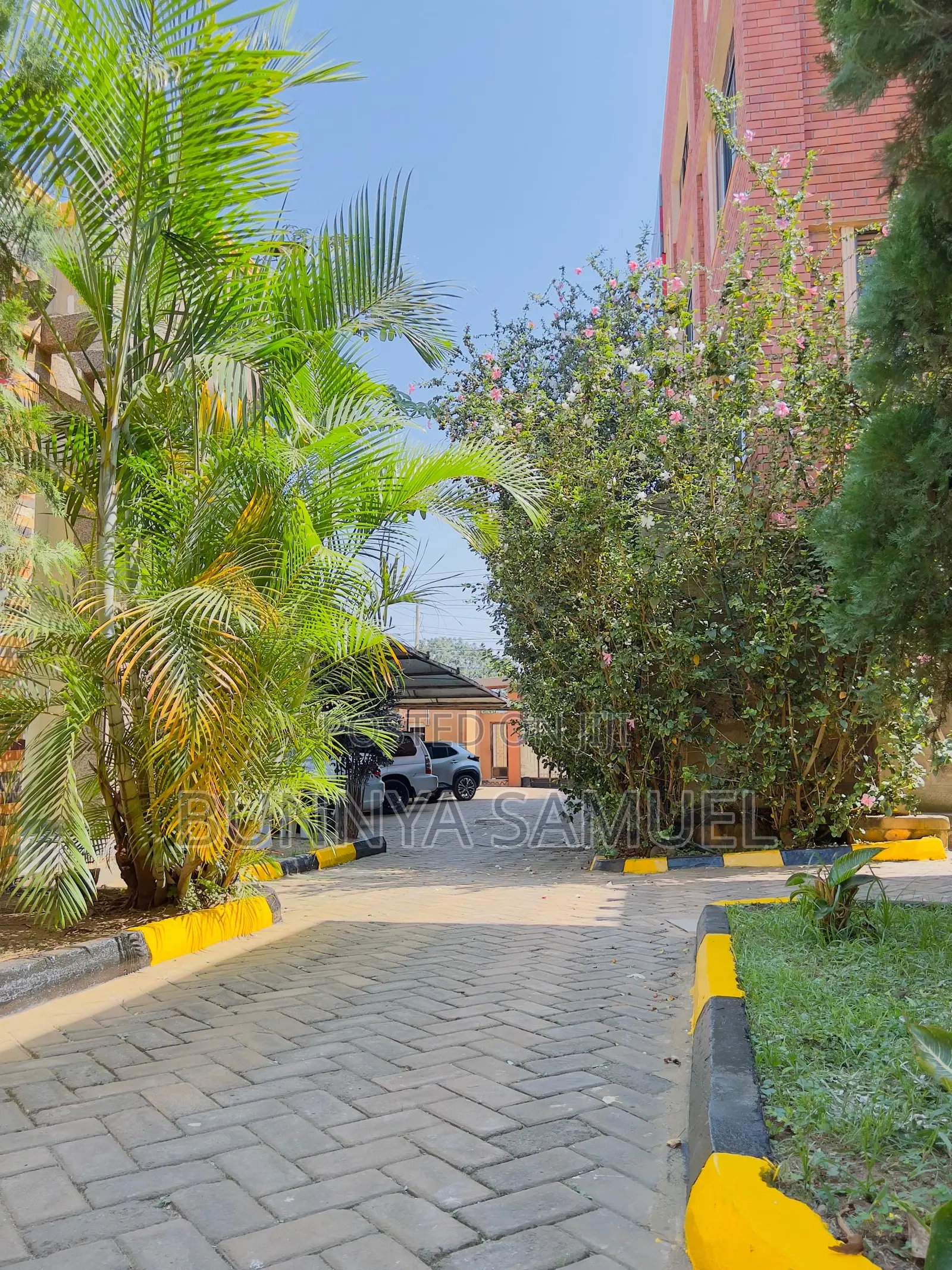 Furnished 1bdrm Apartment in Hillcrest Apartment, Central Division