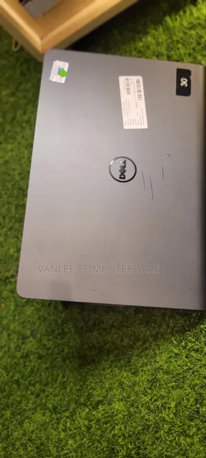Laptop Dell Latitude 3350 8GB Intel Core i5 HDD+SSD 250GB