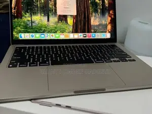 Laptop Apple MacBook Air 2022 M2 16GB Apple M2 SSD 512GB