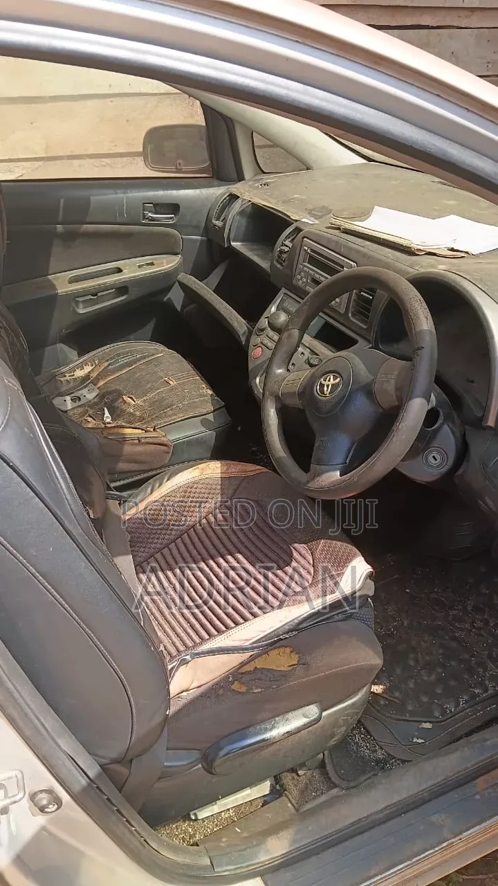 Toyota Wish 2010 Gray