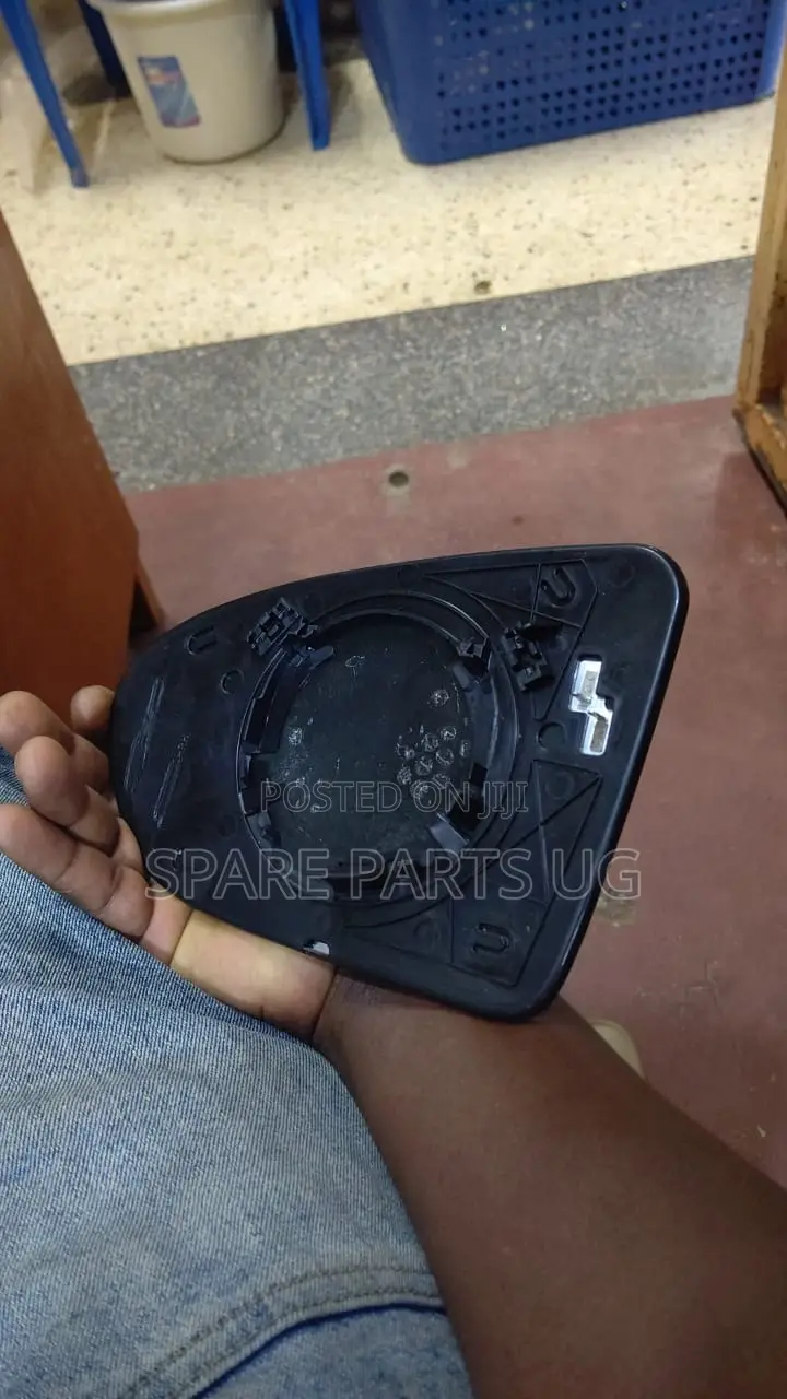 Nissan Dualis / Qashqai Side Mirror Glass