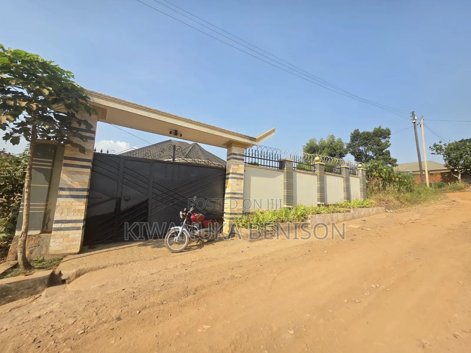 3bdrm House in Buloba, Central Division for sale