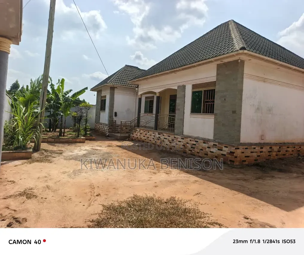3bdrm Bungalow in Nsangi, Central Division for sale