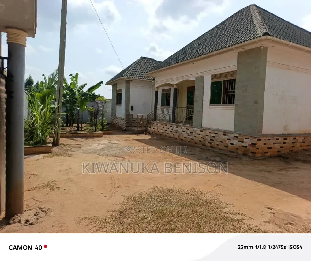 3bdrm Bungalow in Nsangi, Central Division for sale