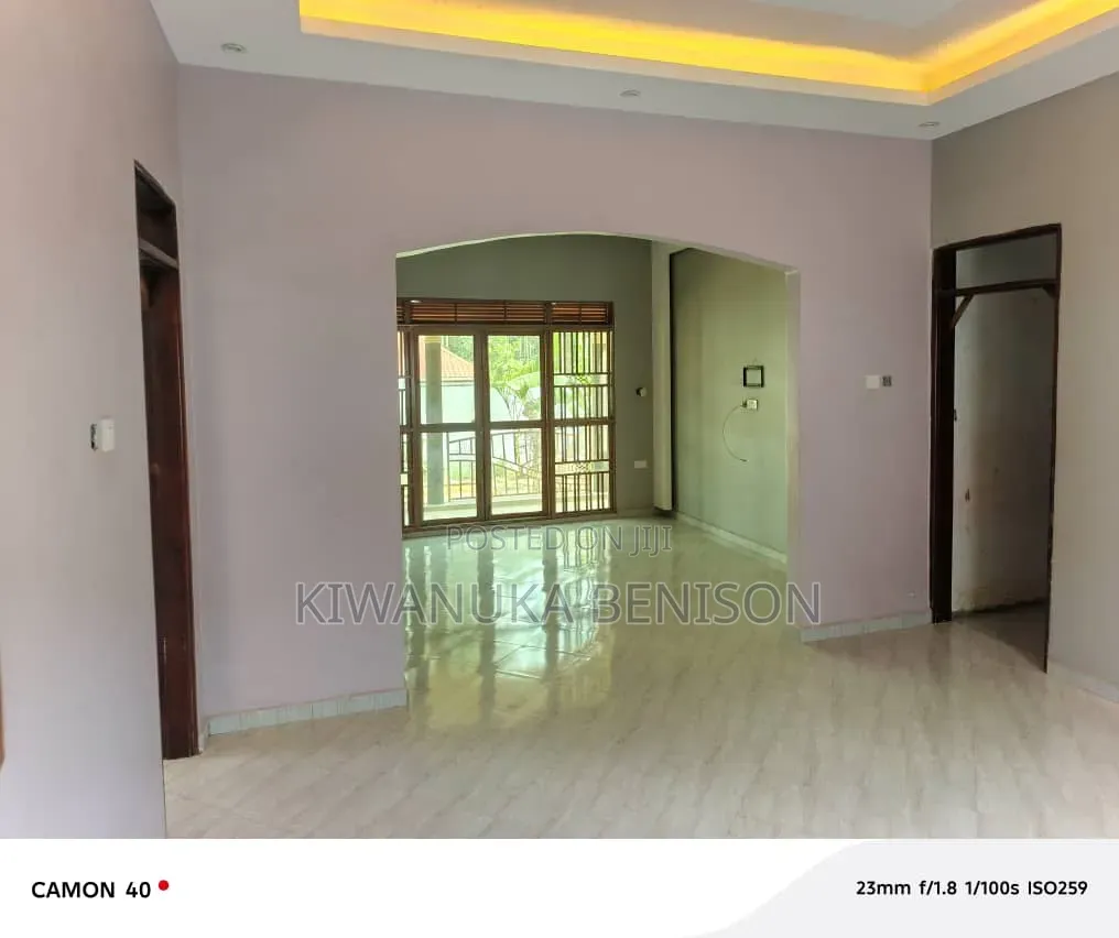 3bdrm Bungalow in Nsangi, Central Division for sale