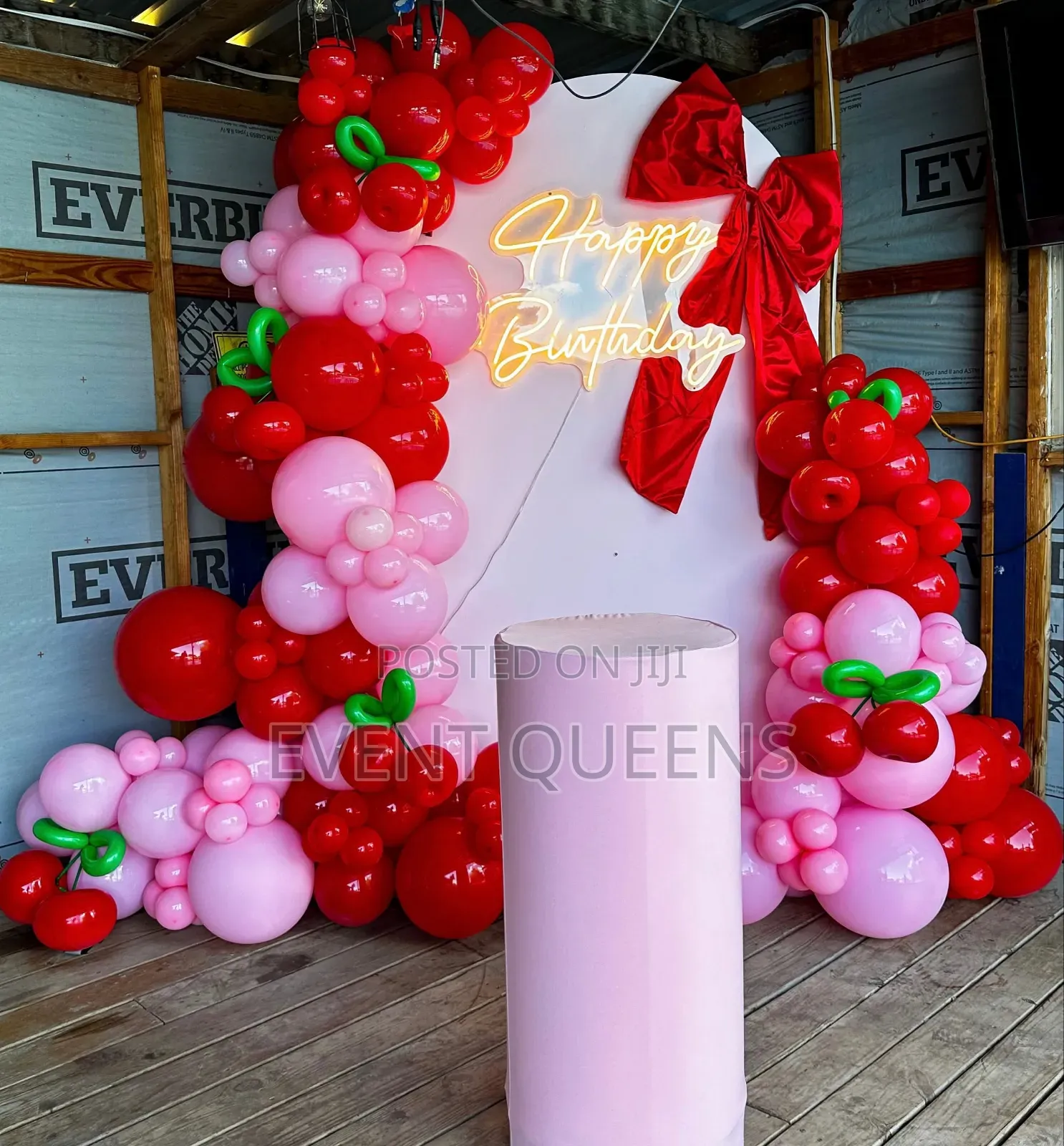 Elegant and Modern Decorations at Negotiable Price