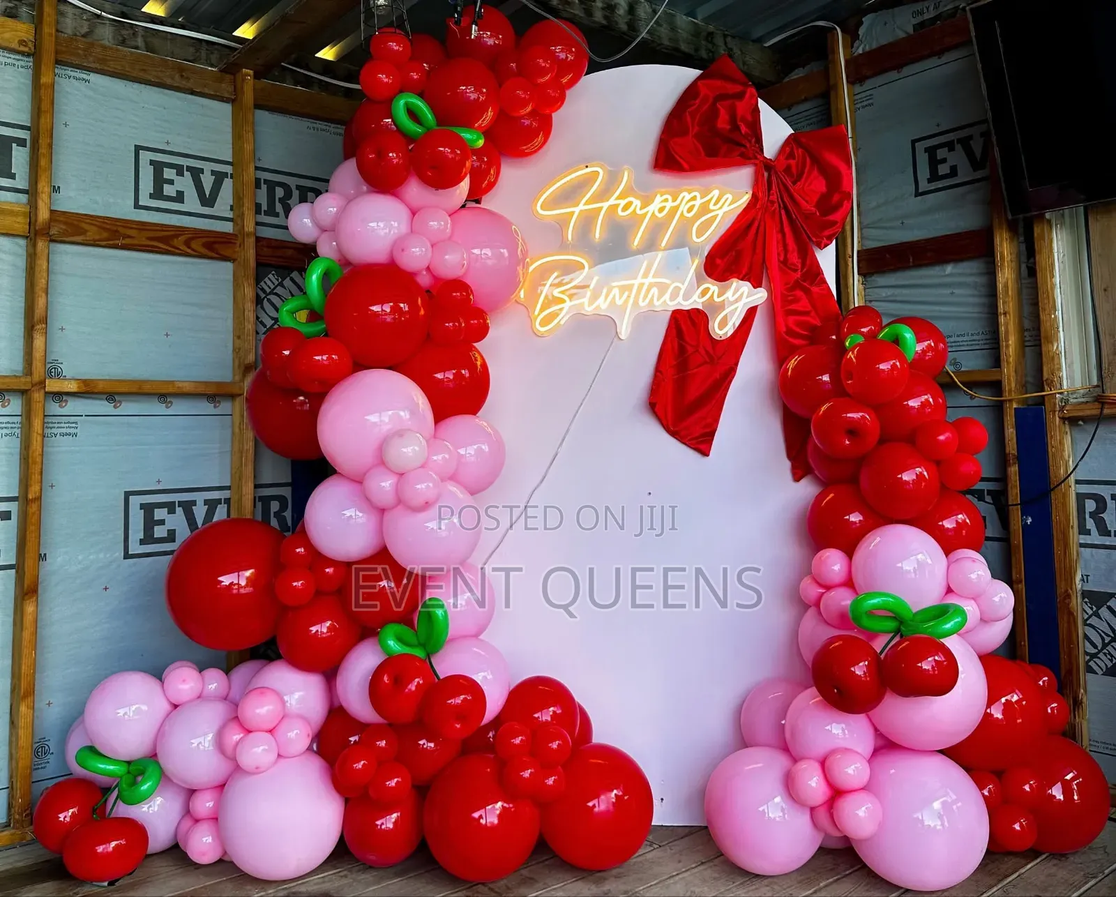 Elegant and Modern Decorations at Negotiable Price