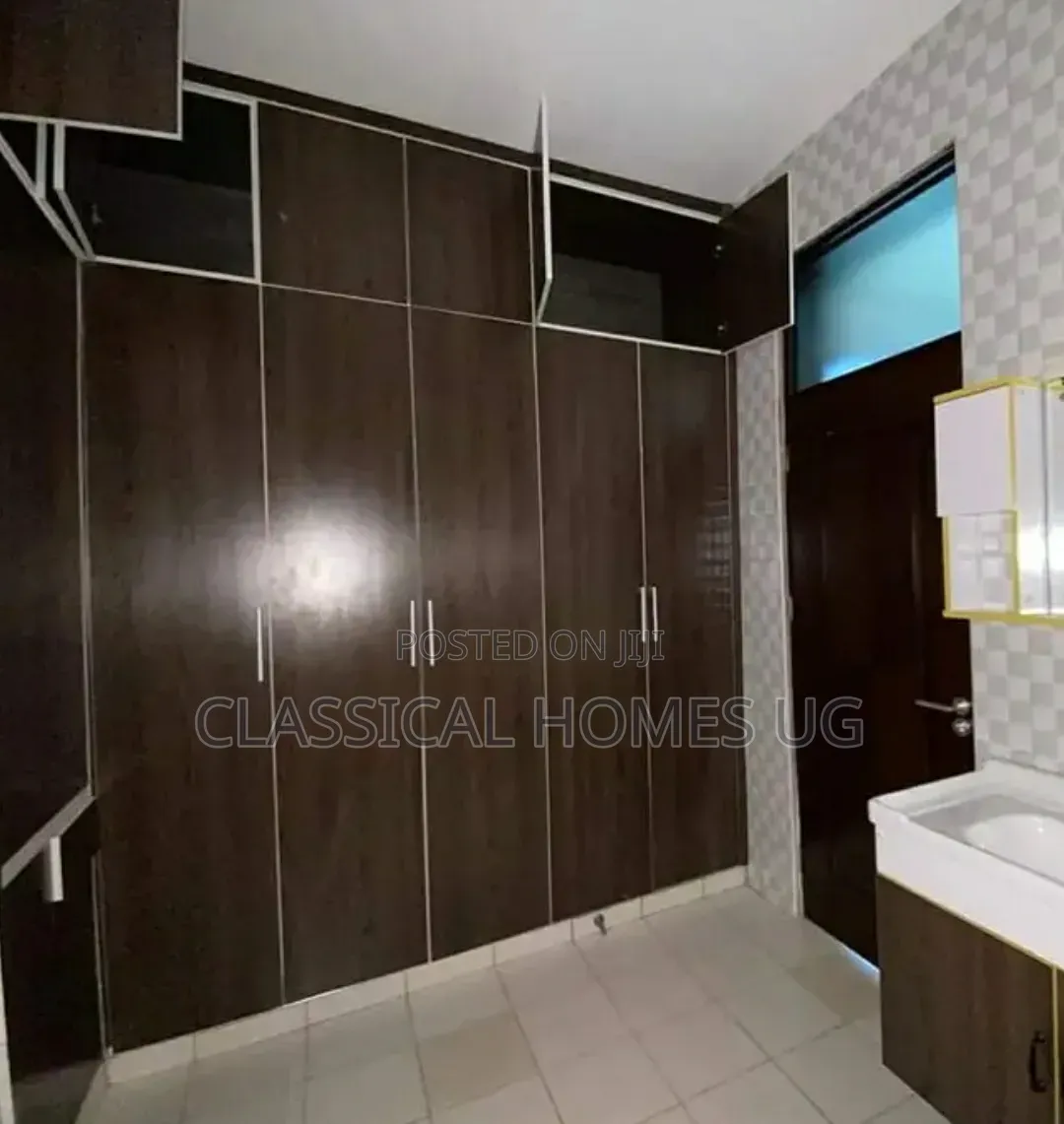3bdrm Apartment in Lubowa Entebbe Road, Central Division for rent