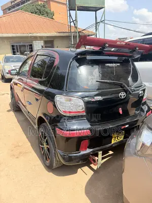 Toyota Vitz 2007 Red