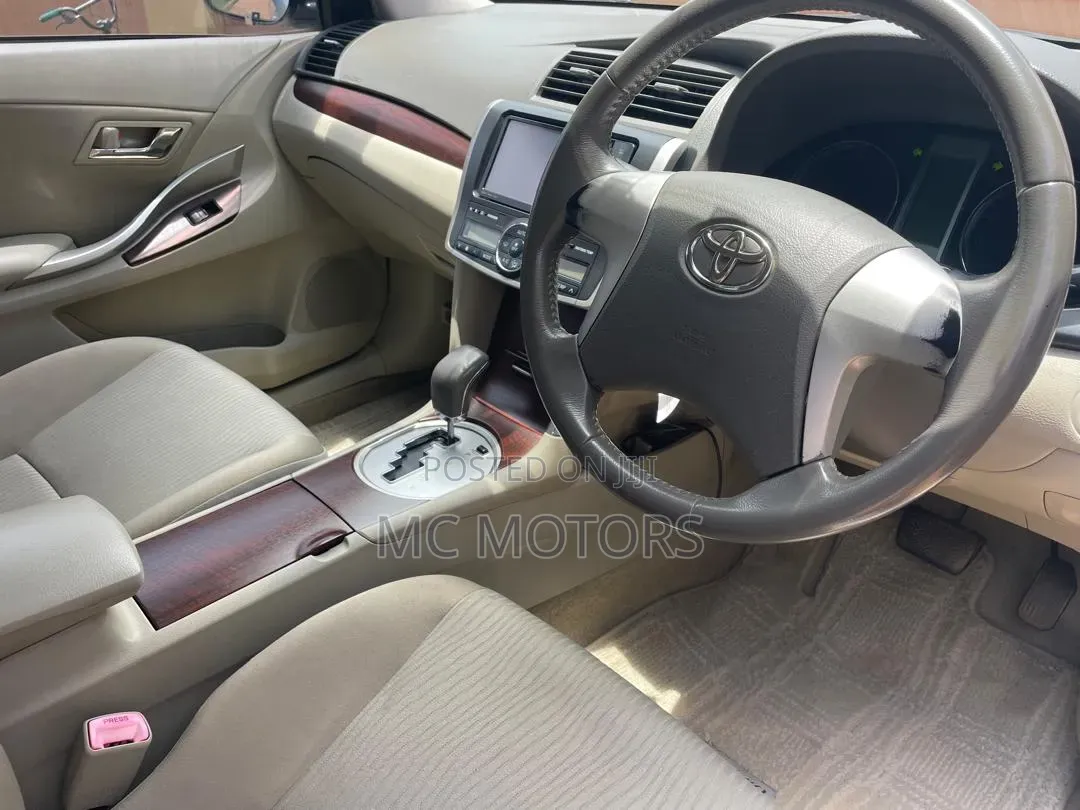 Toyota Premio 2011 Silver