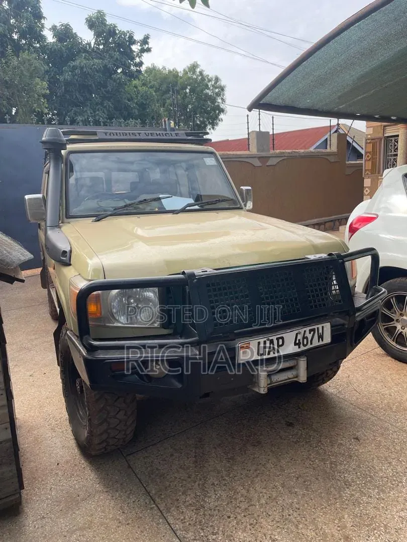 Toyota Land Cruiser 2006 Beige