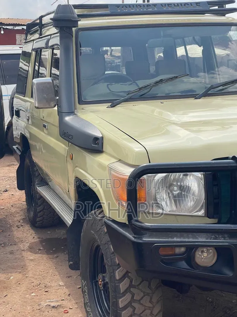 Toyota Land Cruiser 2006 Beige
