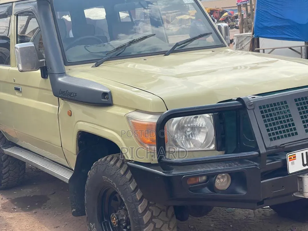 Toyota Land Cruiser 2006 Beige