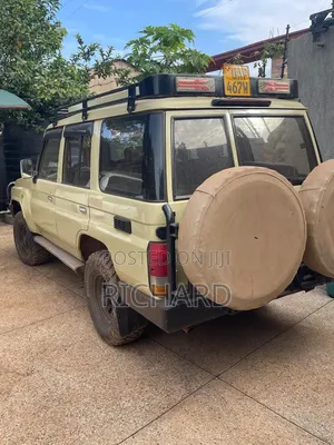 Toyota Land Cruiser 2006 Beige