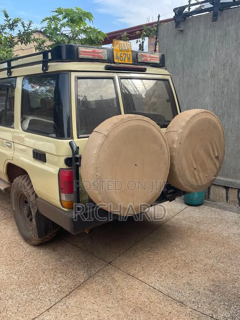 Toyota Land Cruiser 2006 Beige