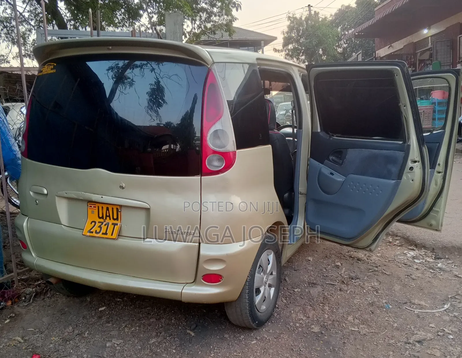 Toyota Fun Cargo 2001 Beige