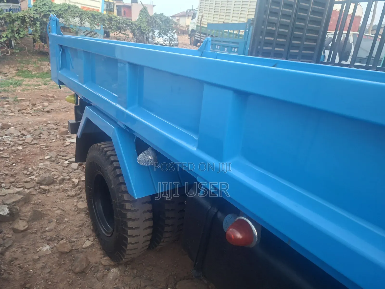 Isuzu Elf Dumper