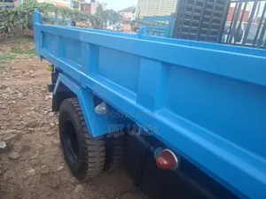 Isuzu Elf Dumper