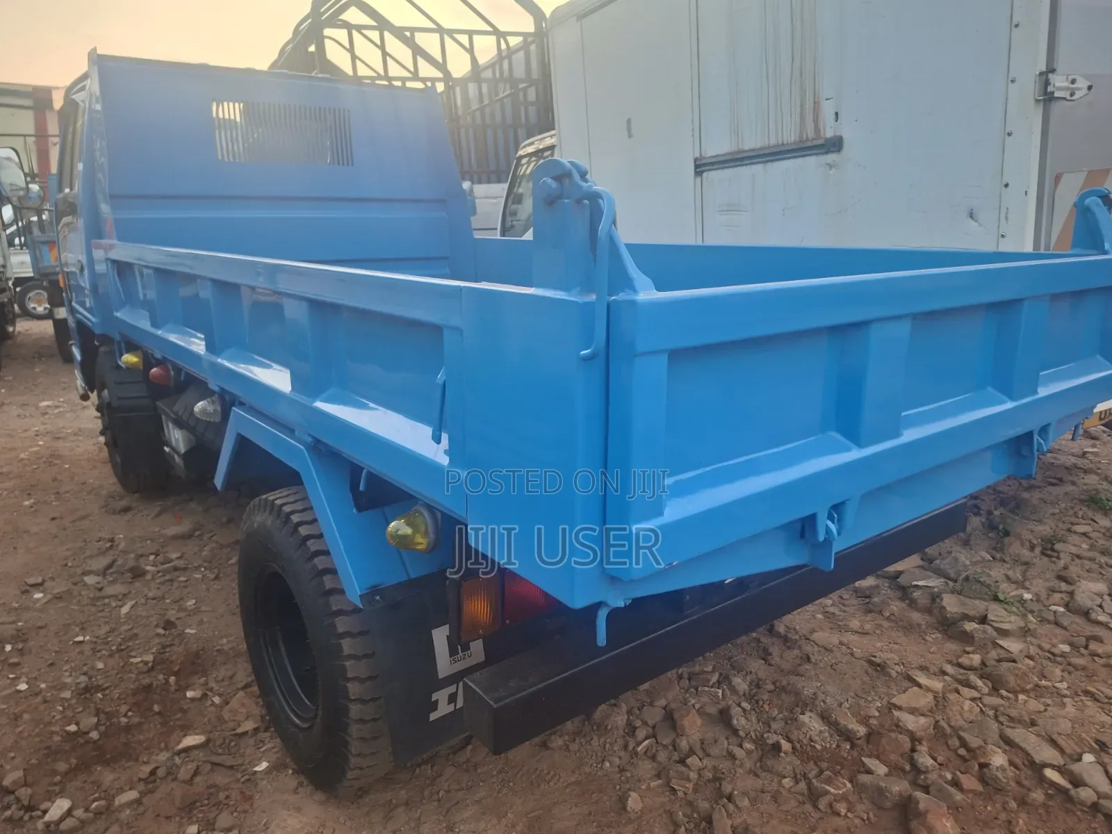 Isuzu Elf Dumper