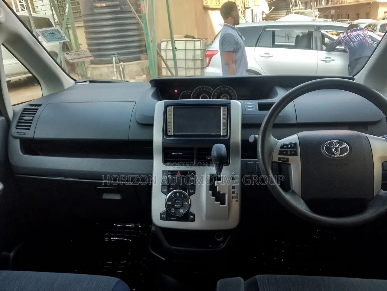 Toyota Noah 2.0 143hp FWD (7 Seater) 2010 Gray