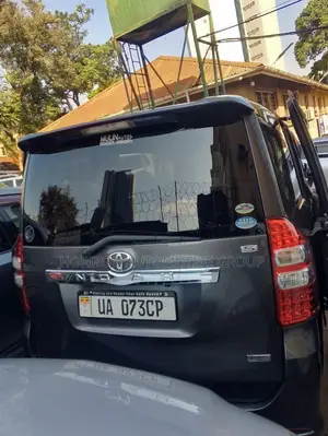 Toyota Noah 2.0 143hp FWD (7 Seater) 2010 Gray