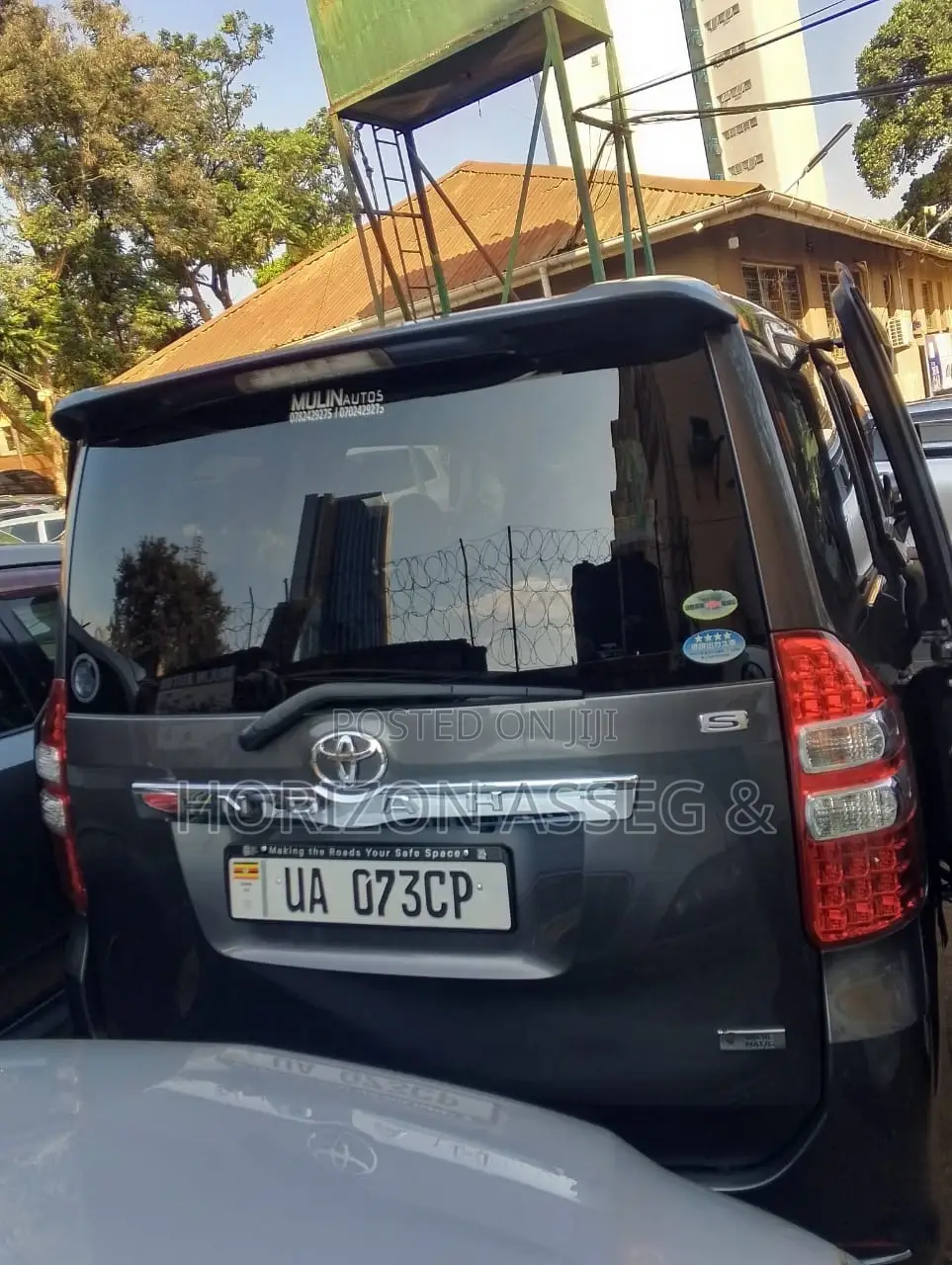 Toyota Noah 2.0 143hp FWD (7 Seater) 2010 Gray