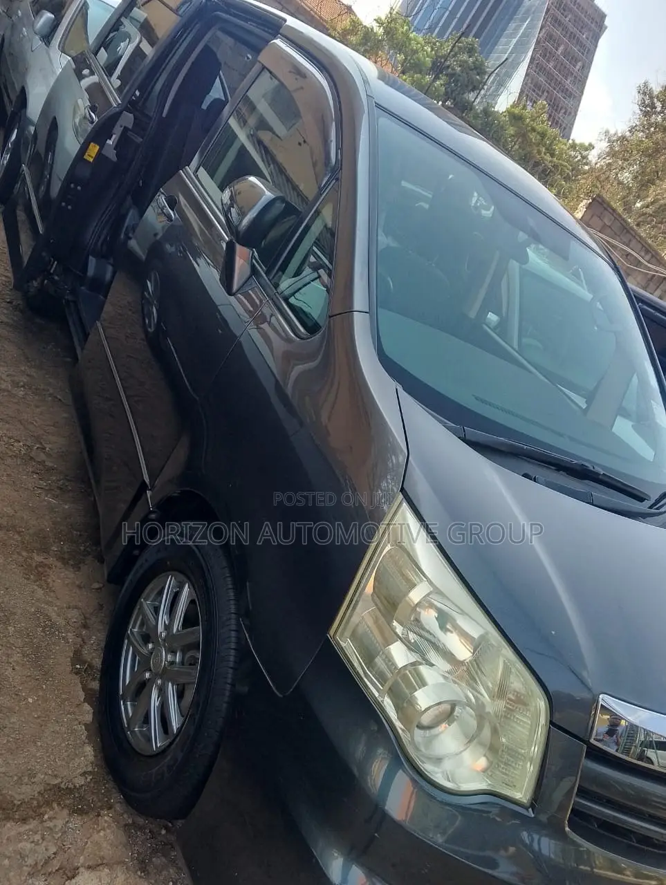 Toyota Noah 2.0 143hp FWD (7 Seater) 2010 Gray