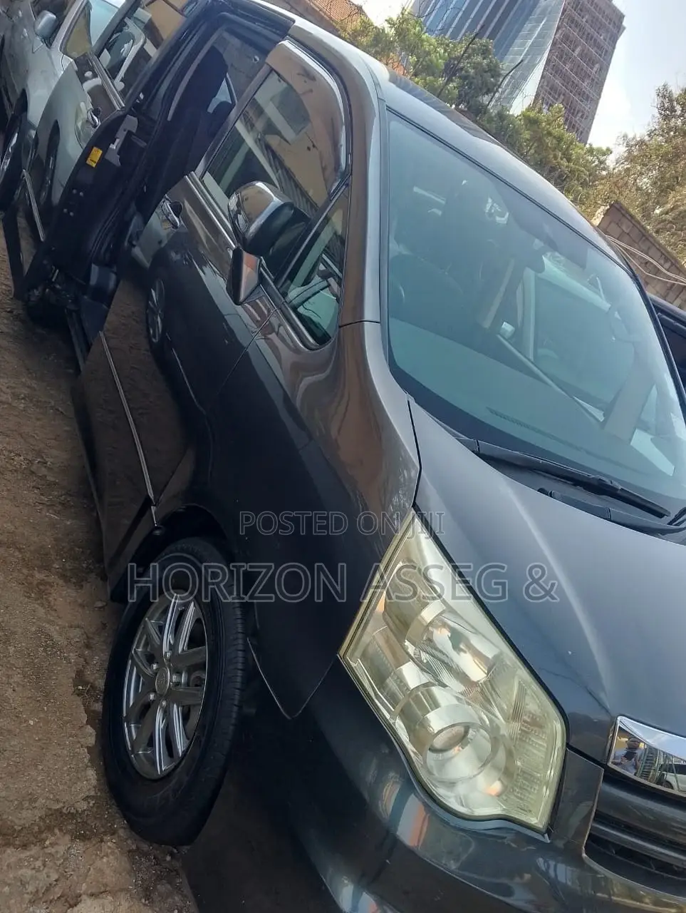 Toyota Noah 2.0 143hp FWD (7 Seater) 2010 Gray