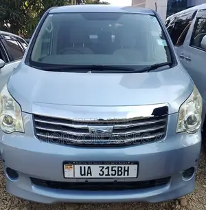 Toyota Noah 2.0 143hp FWD (8 Seater) 2010 Blue