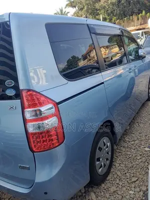 Toyota Noah 2.0 143hp FWD (8 Seater) 2010 Blue