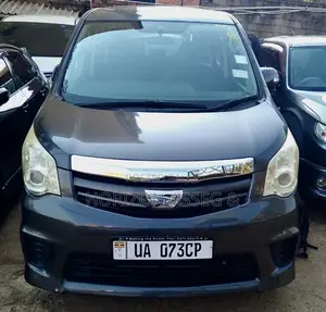 Toyota Noah 2.0 143hp FWD (7 Seater) 2010 Gray