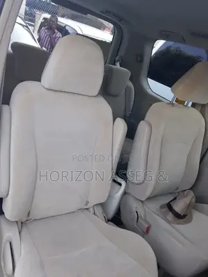 Toyota Noah 2.0 143hp FWD (8 Seater) 2010 Blue