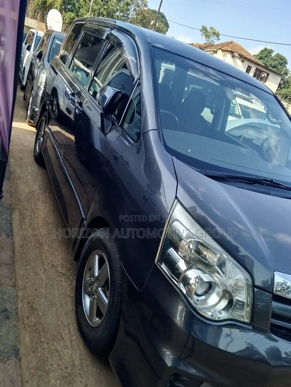 Toyota Noah 2.0 143hp AWD (8 Seater) 2010 Gray