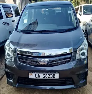 Toyota Noah 2.0 143hp AWD (8 Seater) 2010 Gray
