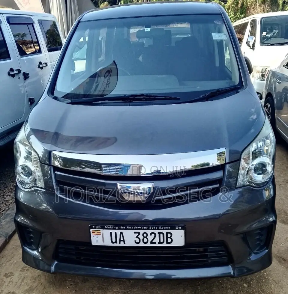 Toyota Noah 2.0 143hp AWD (8 Seater) 2010 Gray
