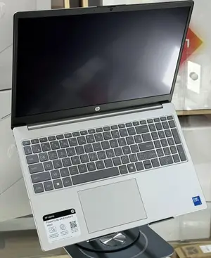 New Laptop HP 15-fd0290ns 16GB Intel Core i7 SSD 512GB