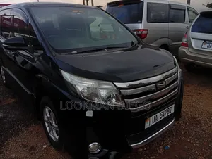 Toyota Noah 2.0 AWD (8 Seater) 2014 Black