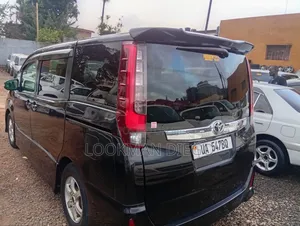 Toyota Noah 2.0 AWD (8 Seater) 2014 Black