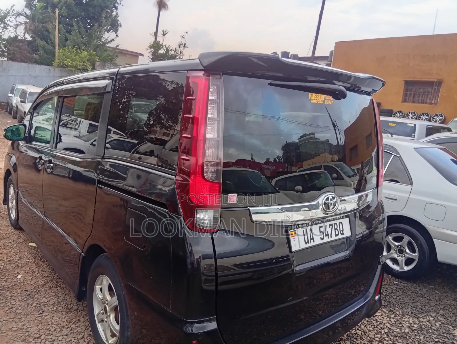 Toyota Noah 2.0 AWD (8 Seater) 2014 Black
