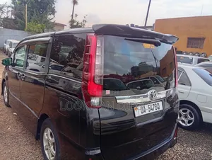 Toyota Noah 2.0 AWD (8 Seater) 2014 Black