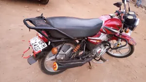 TVS HLX 125 2018 Red