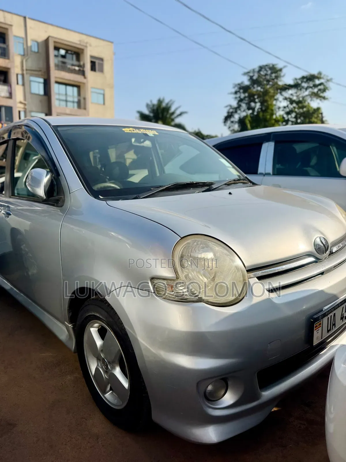Toyota Sienta 2010 Silver