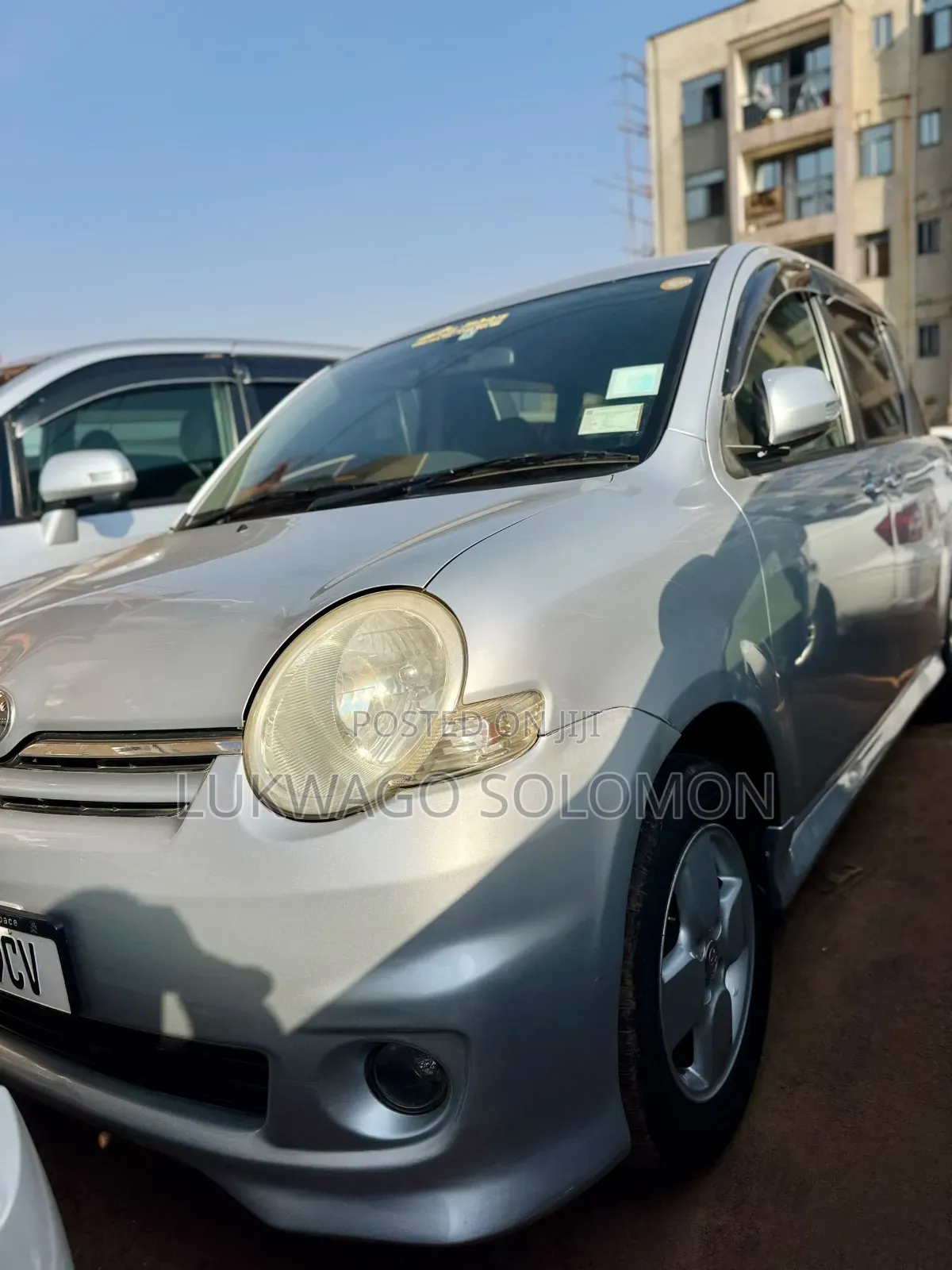 Toyota Sienta 2010 Silver