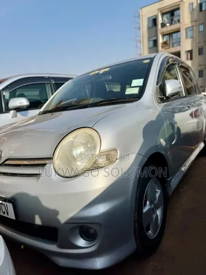 Toyota Sienta 2010 Silver