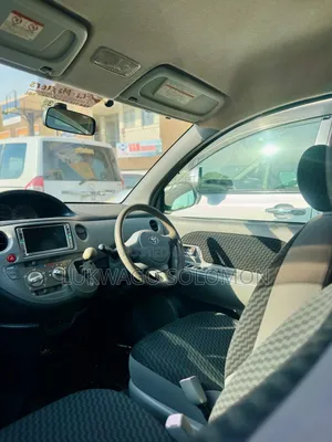 Toyota Sienta 2010 Silver