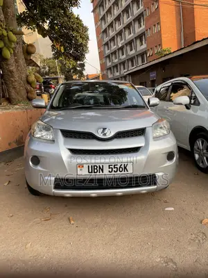 Toyota IST 2010 Silver