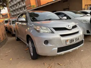 Toyota IST 2010 Silver