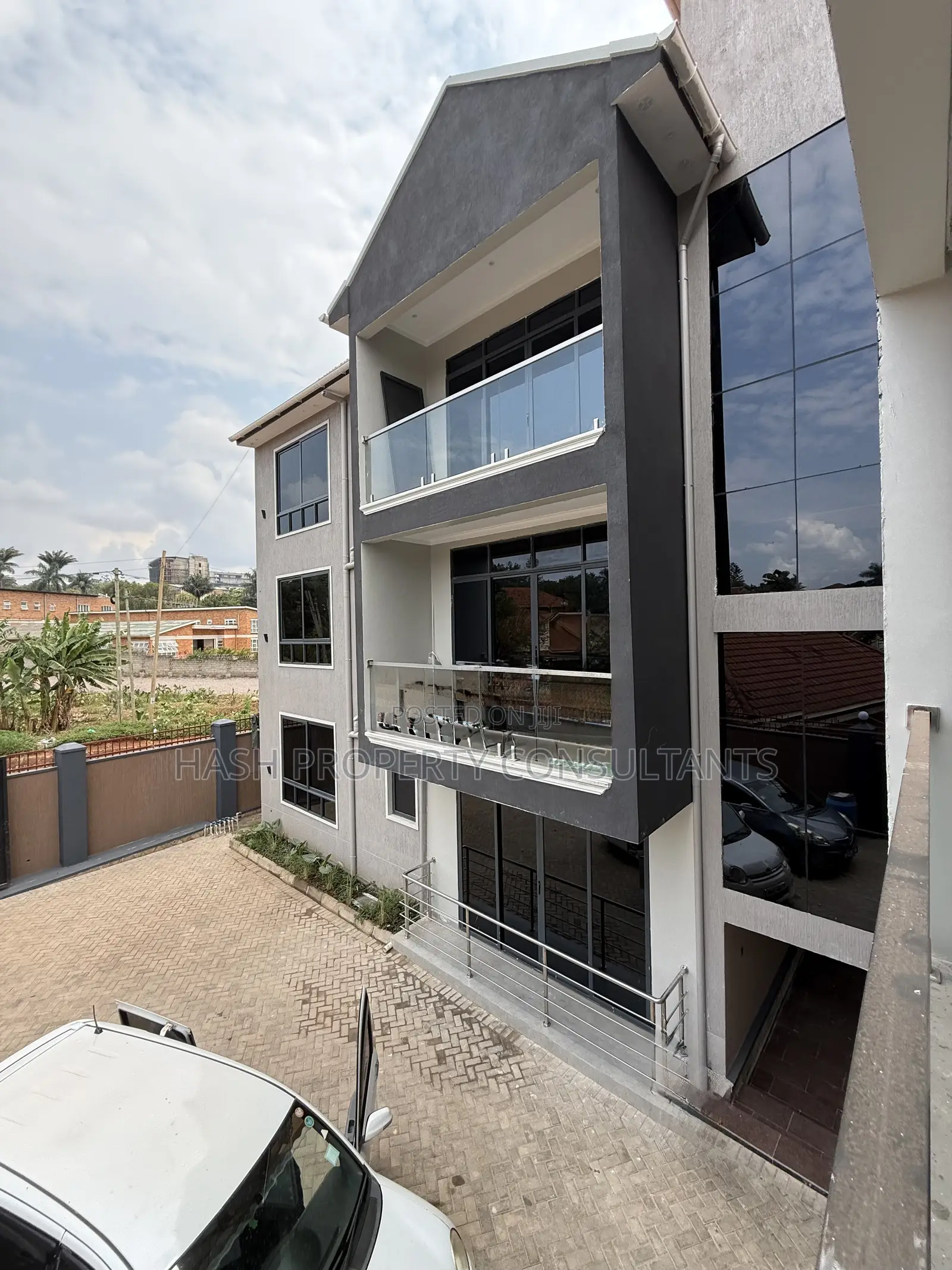 3bdrm Apartment in Muyenga, Central Division for rent
