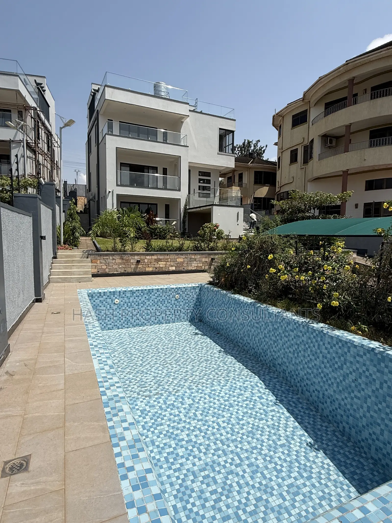 6bdrm Villa in Luxe, Central Division for sale